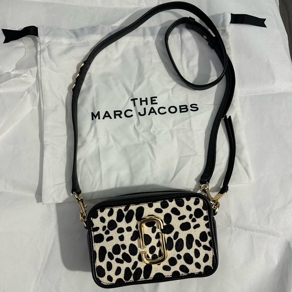 Marc Jacobs Handbags - Marc Jacobs Black & Cream Leopard-Print Crossbody Camera Bag